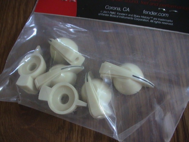 FENDER CREAM POINTED “CHICKEN HEAD” KNOB SET (6PCS) PART NUMBER 005-8164-049 NEW