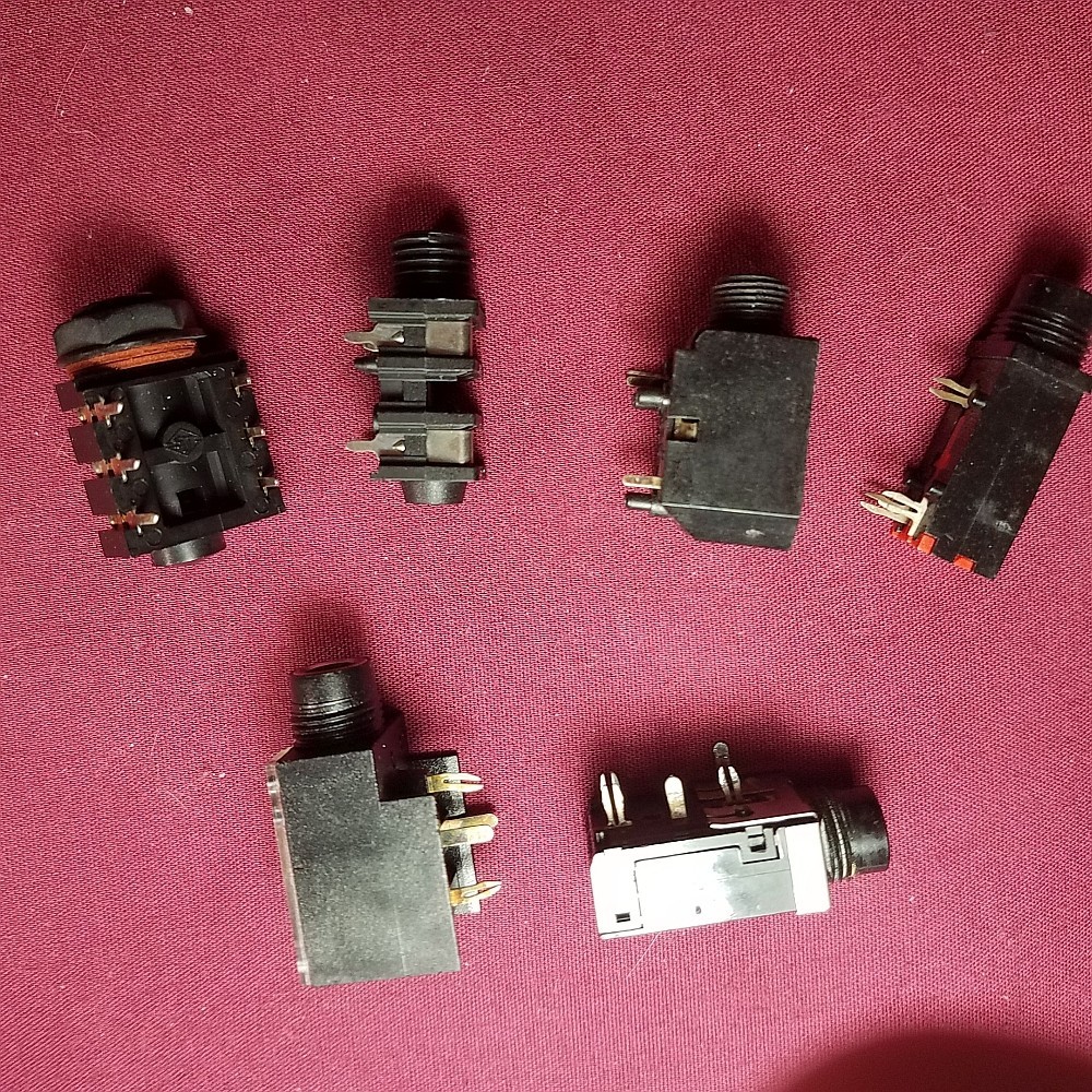 Various Input Jacks 6 pieces – pc mount – Guitar amplifier / synth
