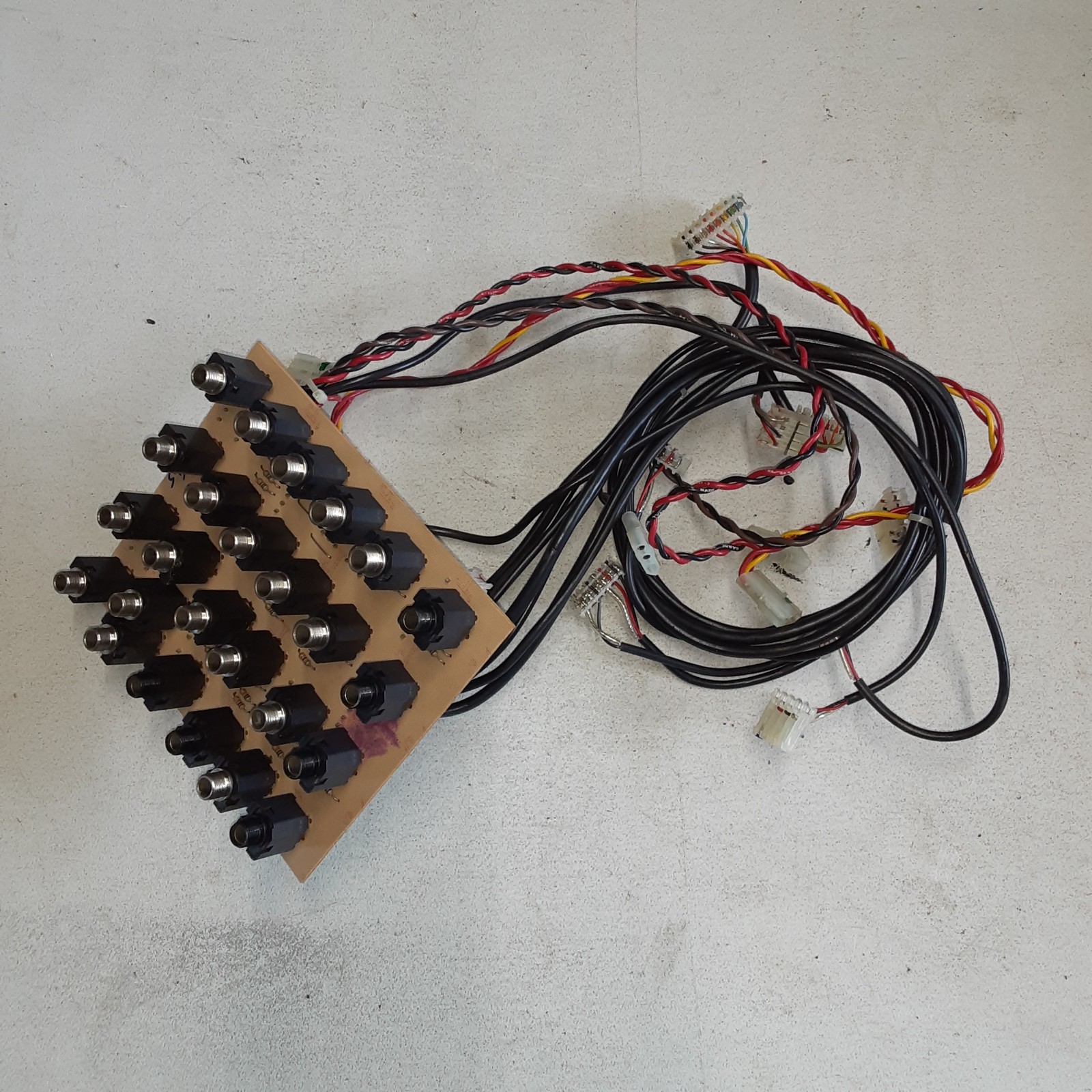 Peavey Input / Output Board With Jack Ports And Wiring Harness. Rear panel.