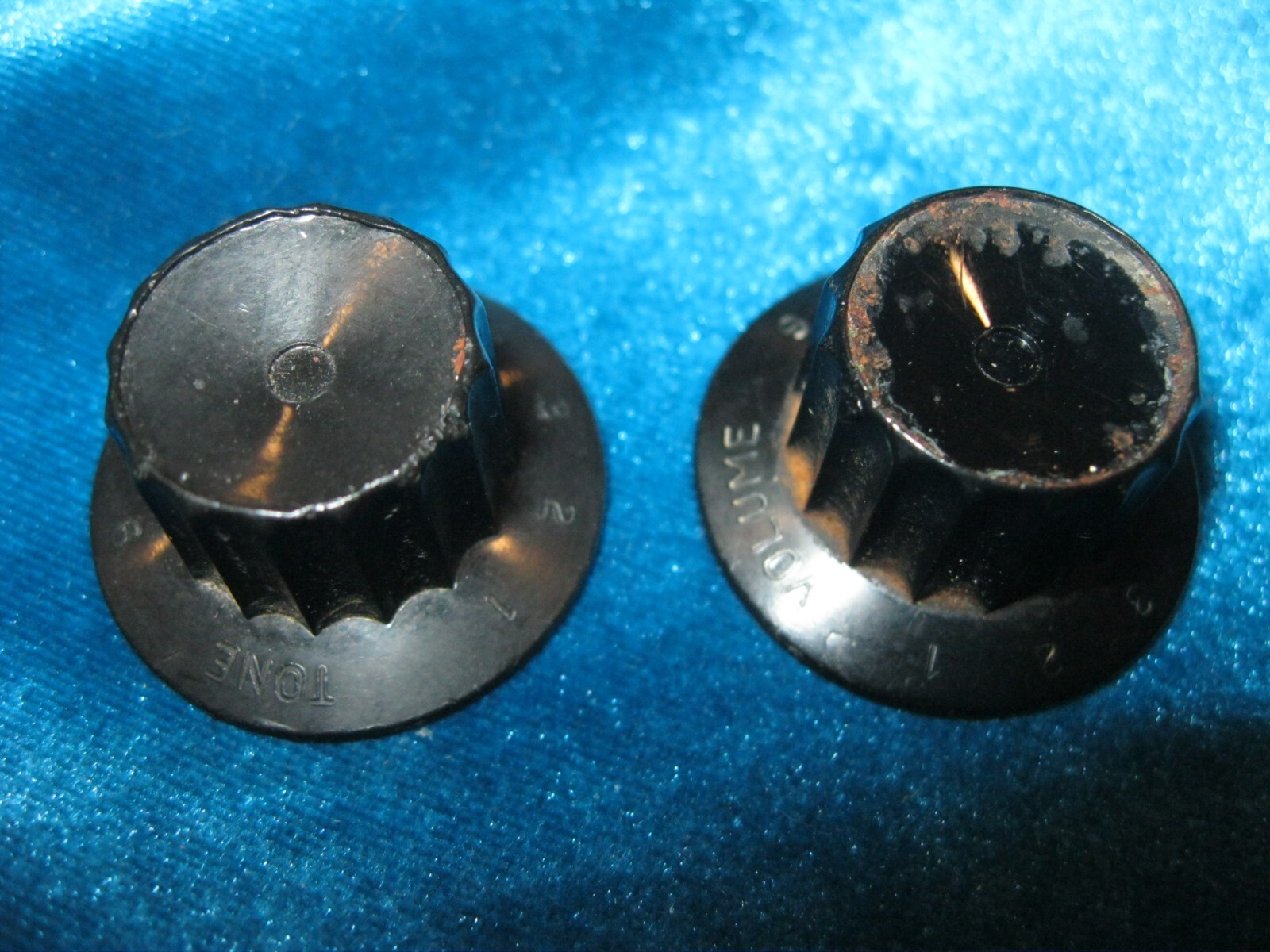 Two Vintage 60’s 70’s GUILD Knobs Bluesbird Starfire S-100 M-75 M-85 (No Tops)