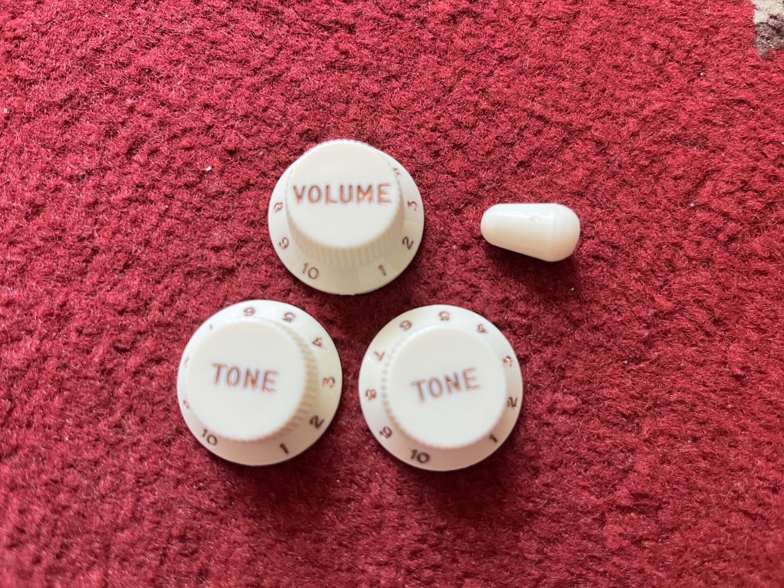 Genuine Fender Stratocaster/Strat Aged White Guitar Knobs – 2 Tone, 1 Volume