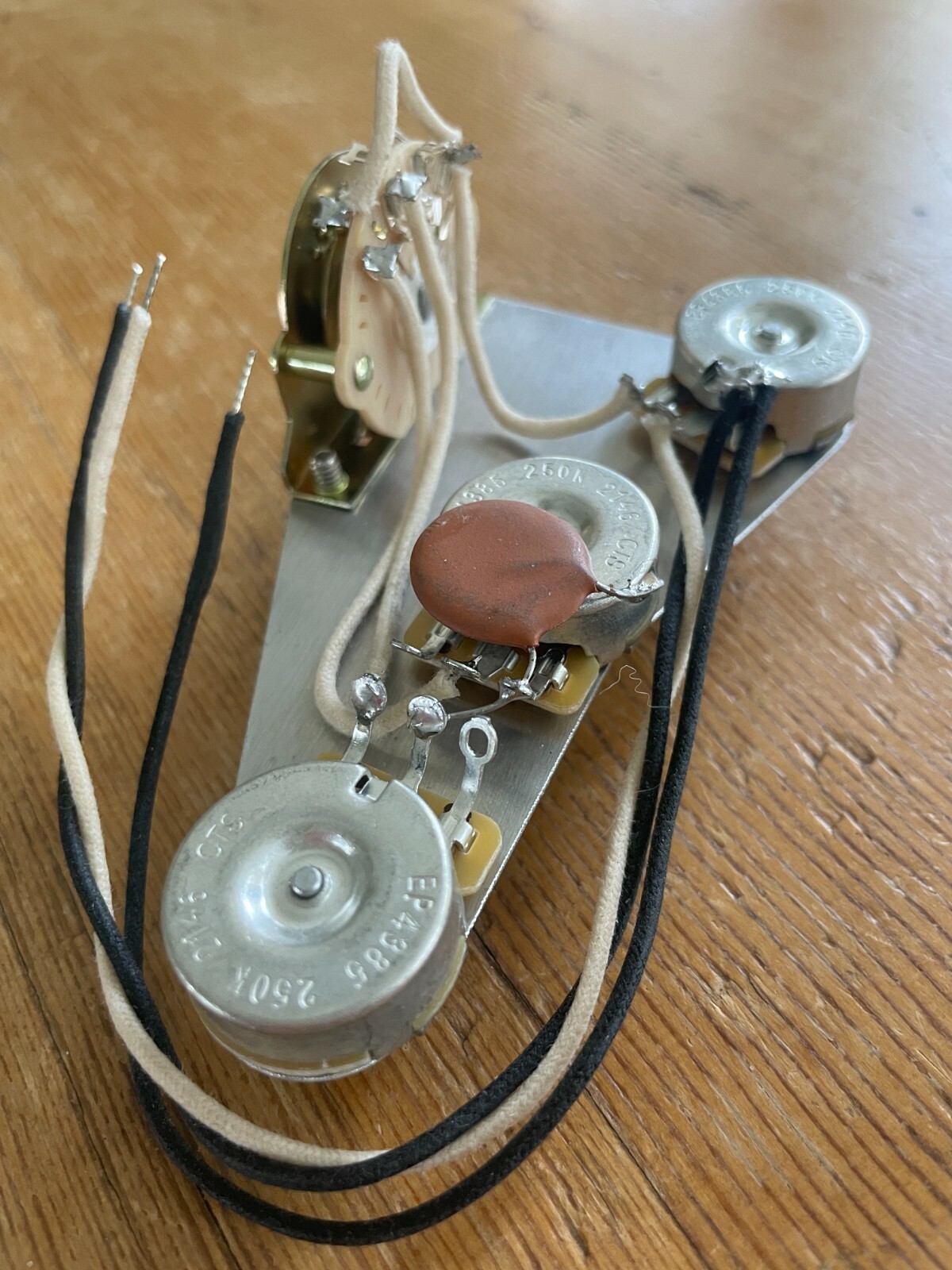 1960’s Fender Stratocaster Style Wiring Harness 250k Dish Back CTS Pot .1uf Cap