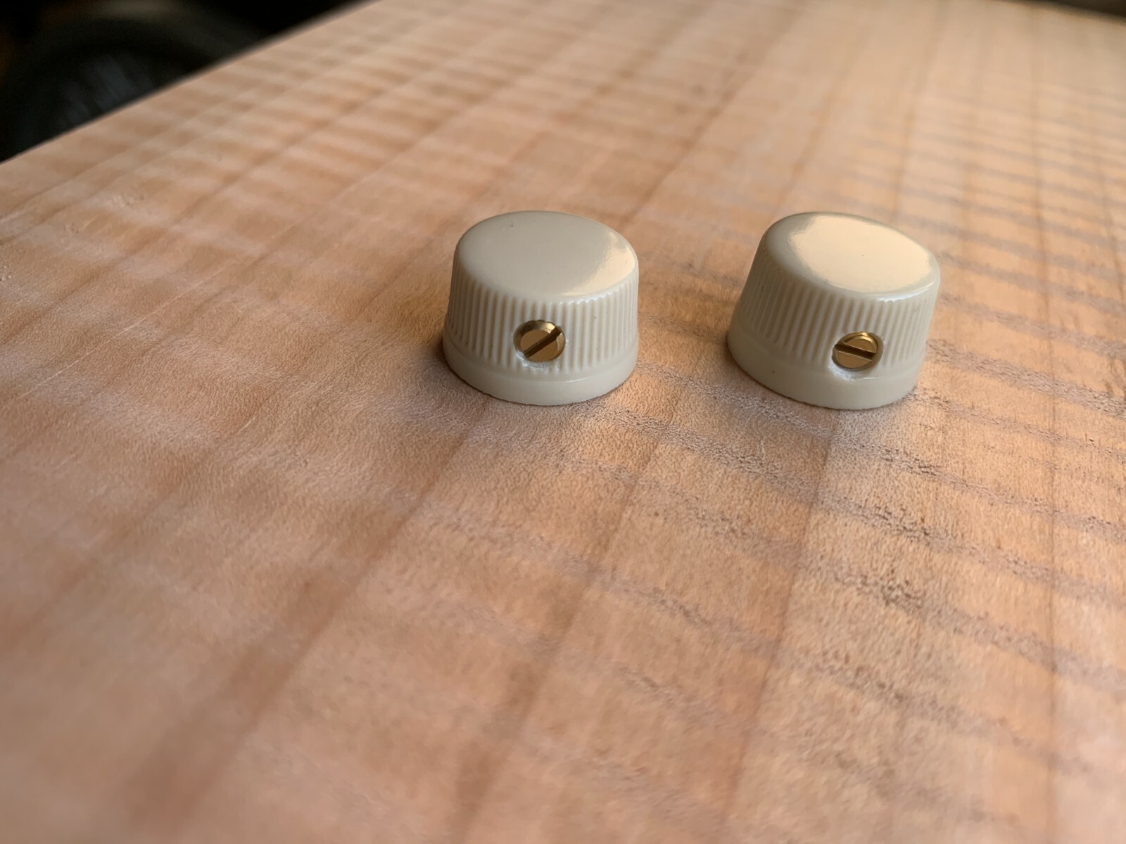 Pair of 11/16″ vintage Daka-Ware knobs 1960s-1970s ivory cream colored