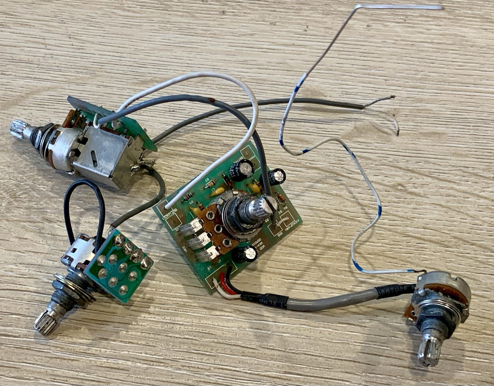 2003 Rogue LX400-PRO Active Bass Guitar EQ Pre-Amp Wiring Harness