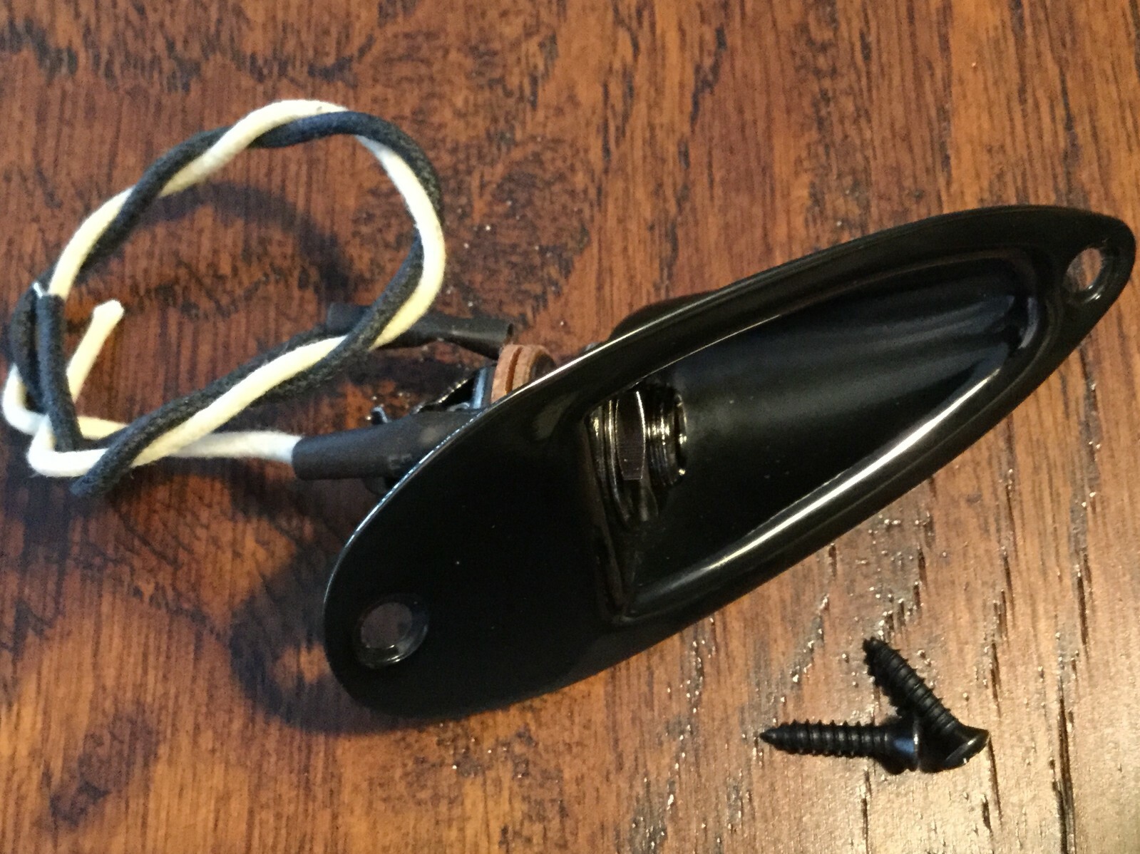 1 x BLACK / Stratocaster Jack Plate / PureTone Jack / Pre-Wired / Upgrade