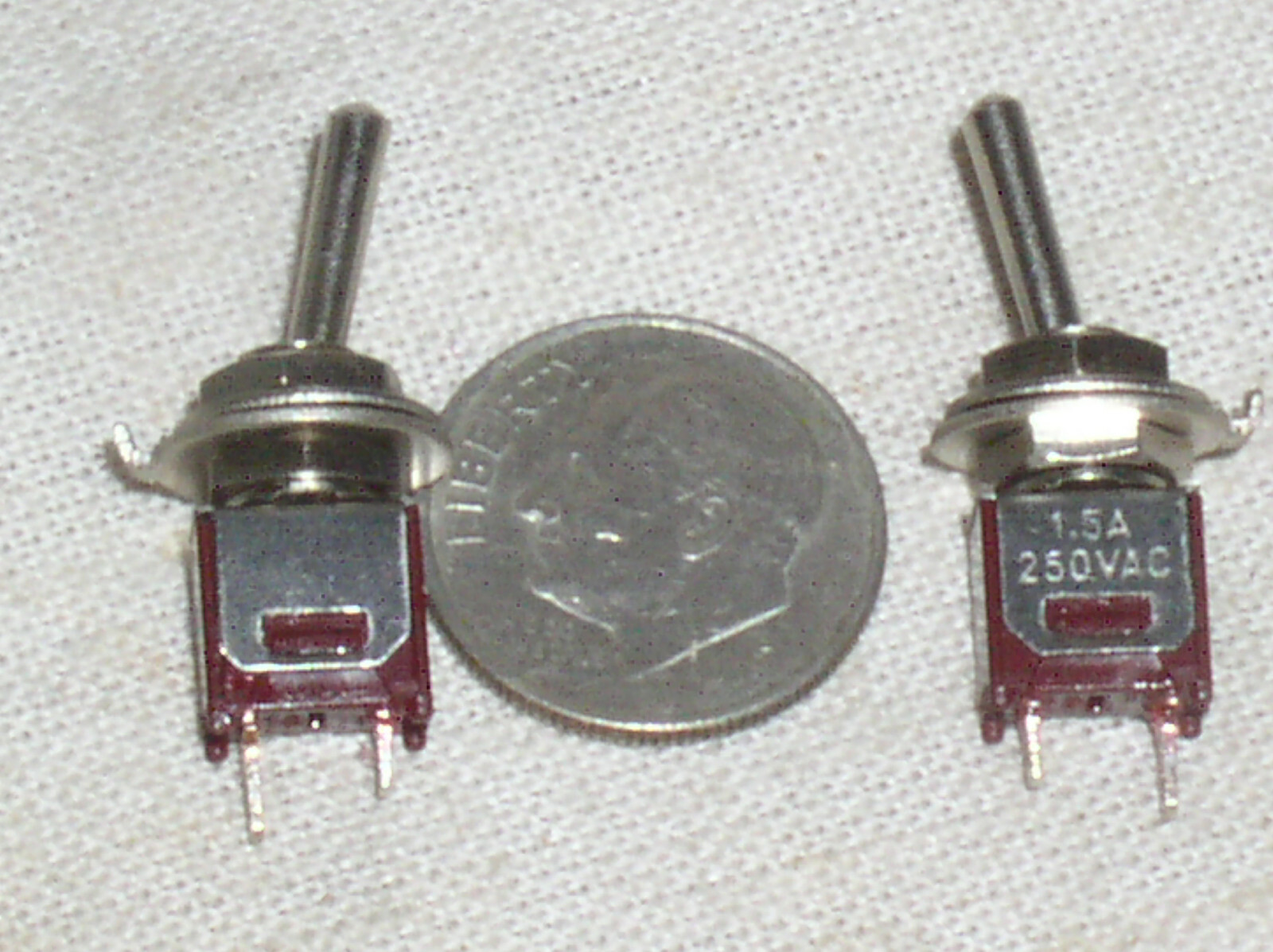2 GUITAR SUB-MINI TOGGLE HOBBY TRAIN SPST ON-OFF SWITCH 250 VAC 1.5 A AMP USA