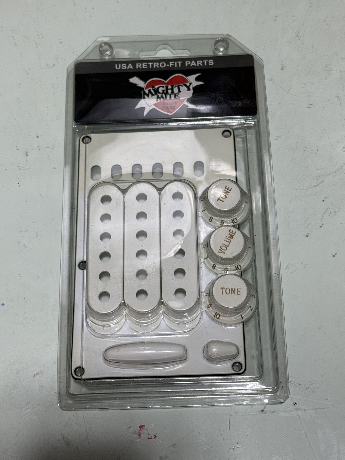 Mighty Mite MM5912USW Strat Pickup Covers Knobs Switch Tip Trem Arm White New