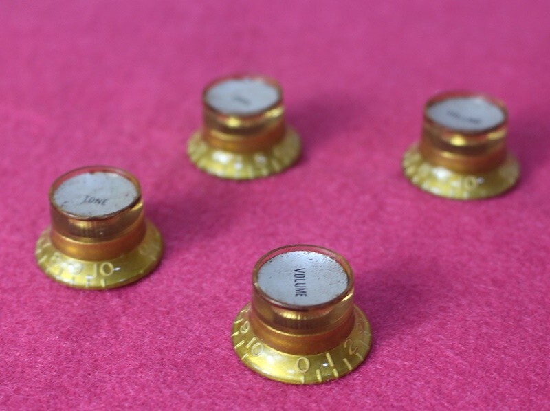 Aged Reflector Top Hat Knobs For Les Paul Guitars (4) – Gold w/ Silver Inserts