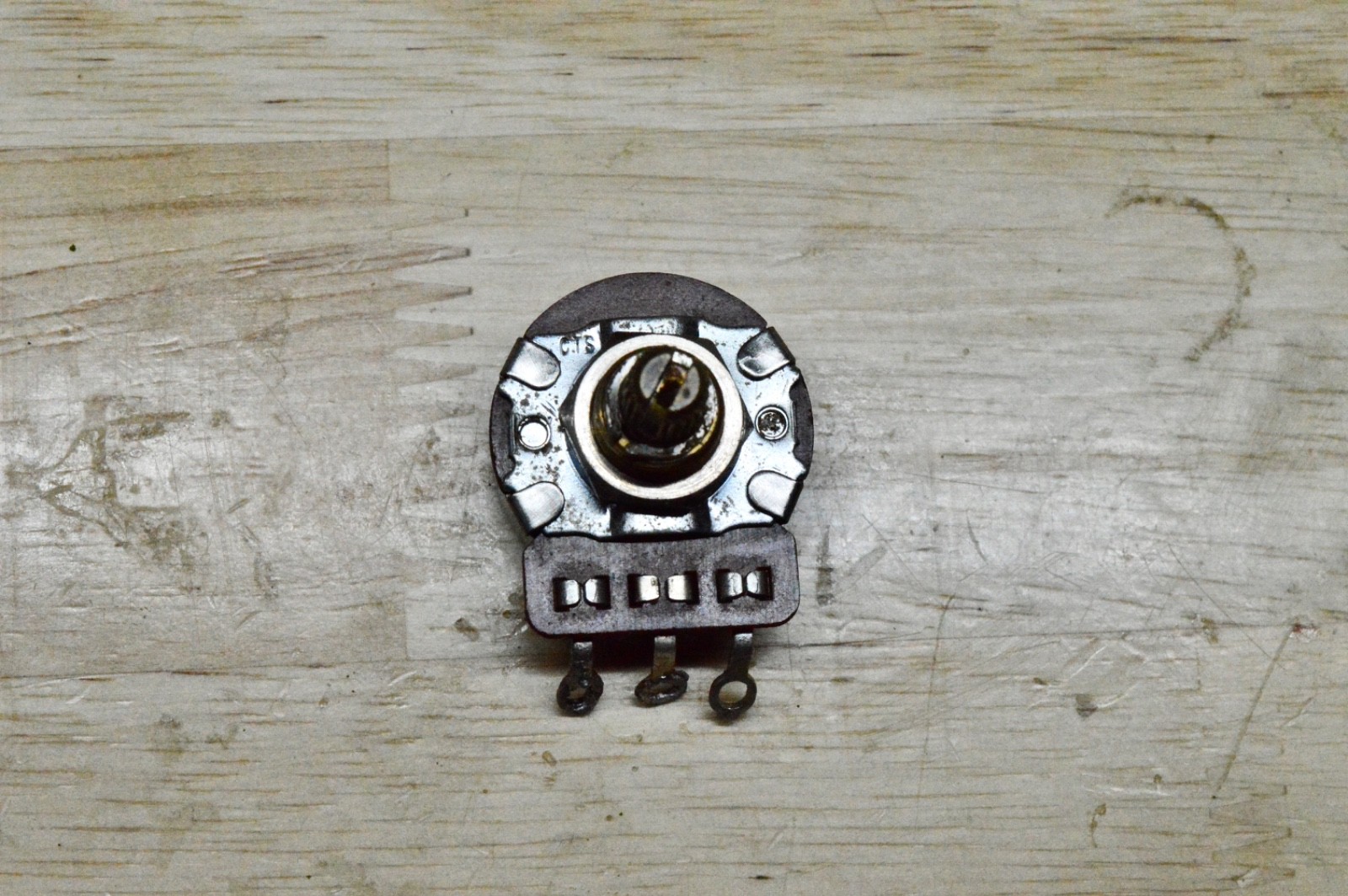 Vintage 1979 CTS 250k Potentiometer 1377917 1/4 split shaft