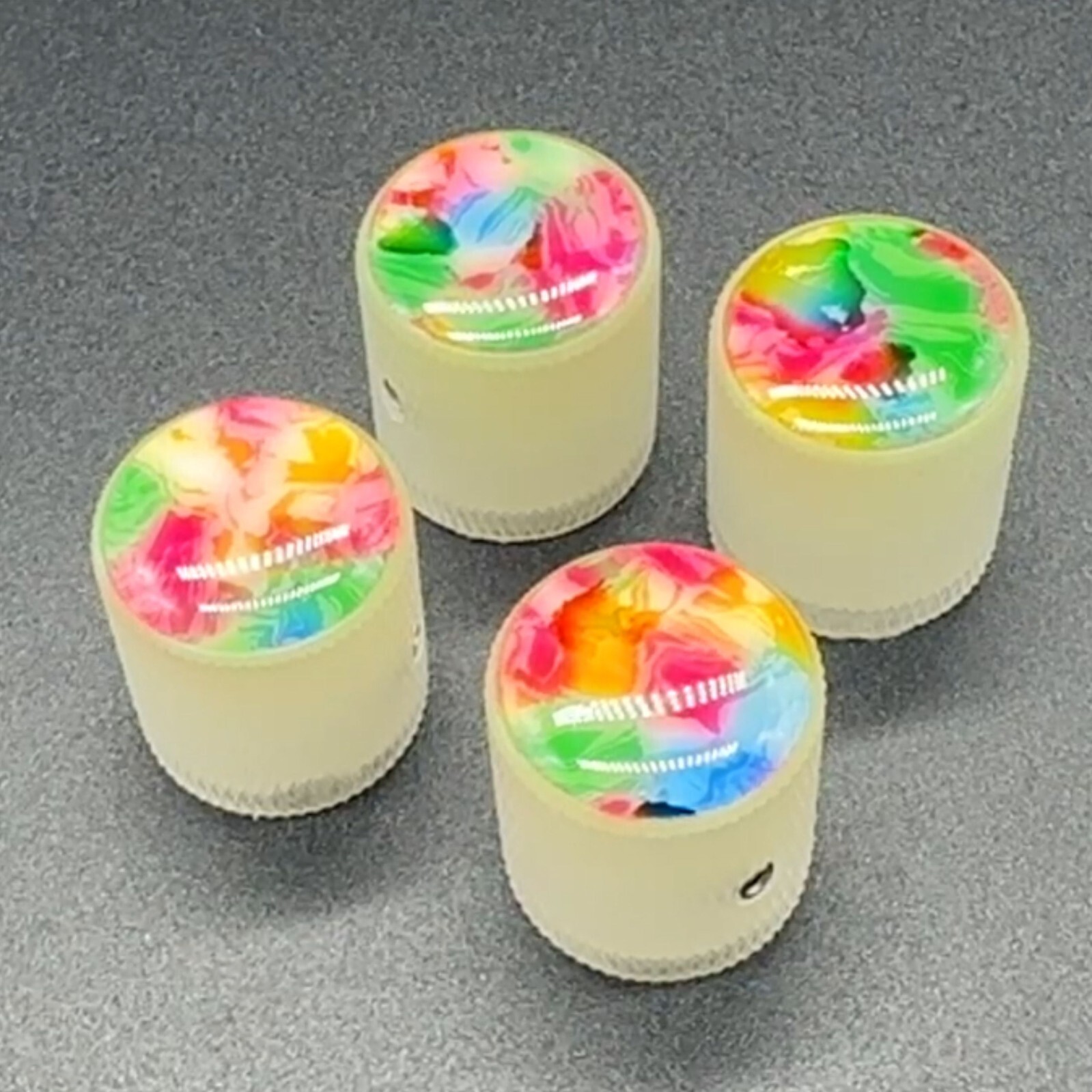 LIT Guitars & Accessories – Custom Knob Set – 6mm – GITD Artsy Fartsy (Set of 4)