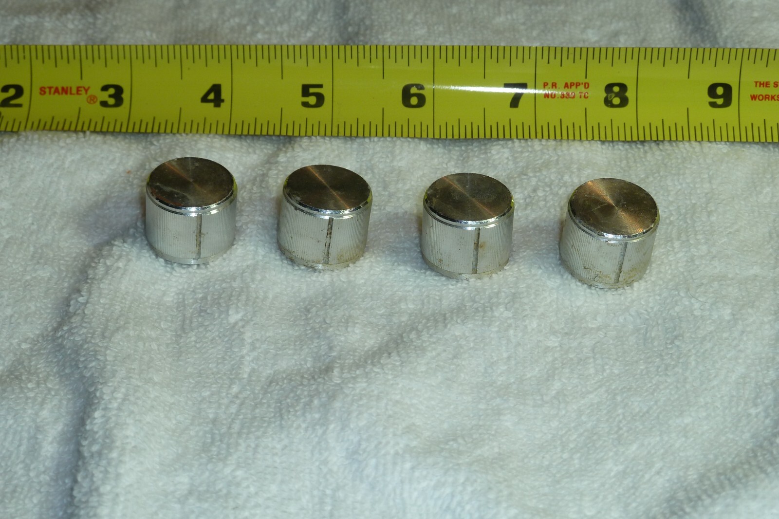 Vintage Silver Guitar – Amplifier – Misc Control Knobs – Item KU