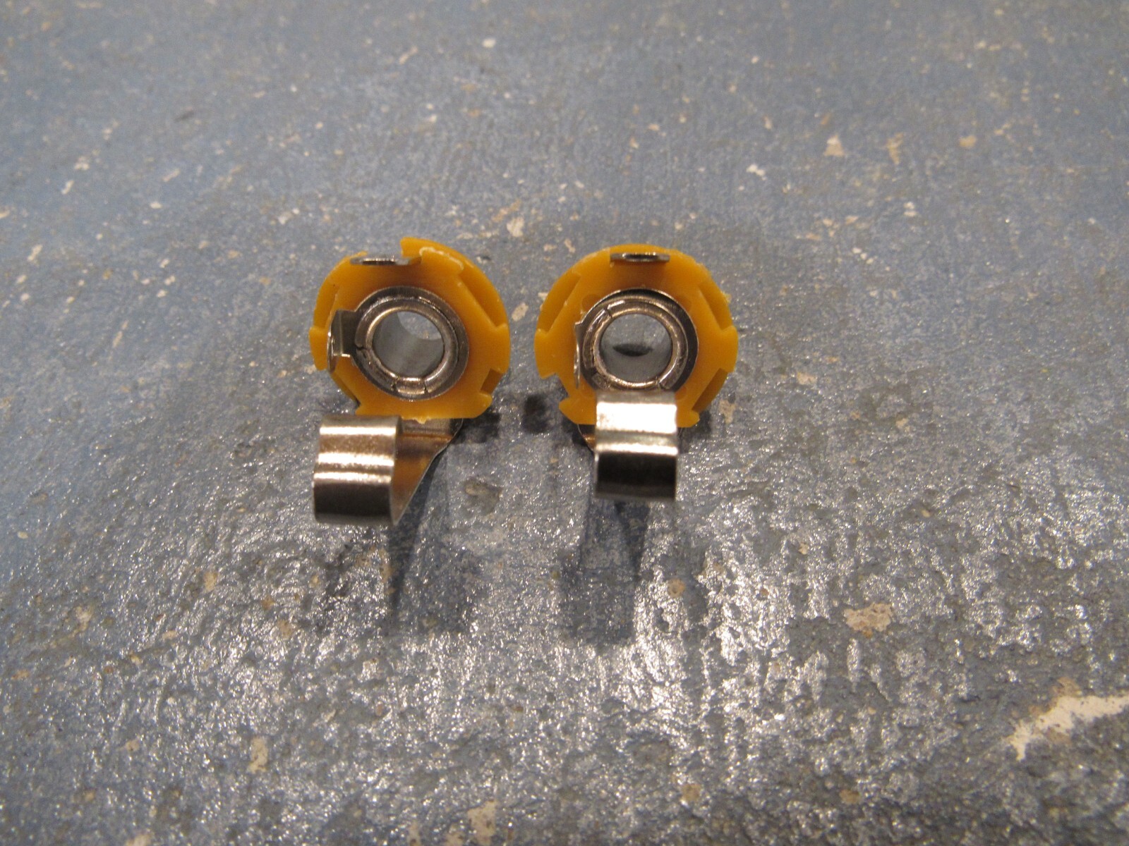 2 Mono 1/4″ Electric Guitar Input Jacks with Washer and Nut.
