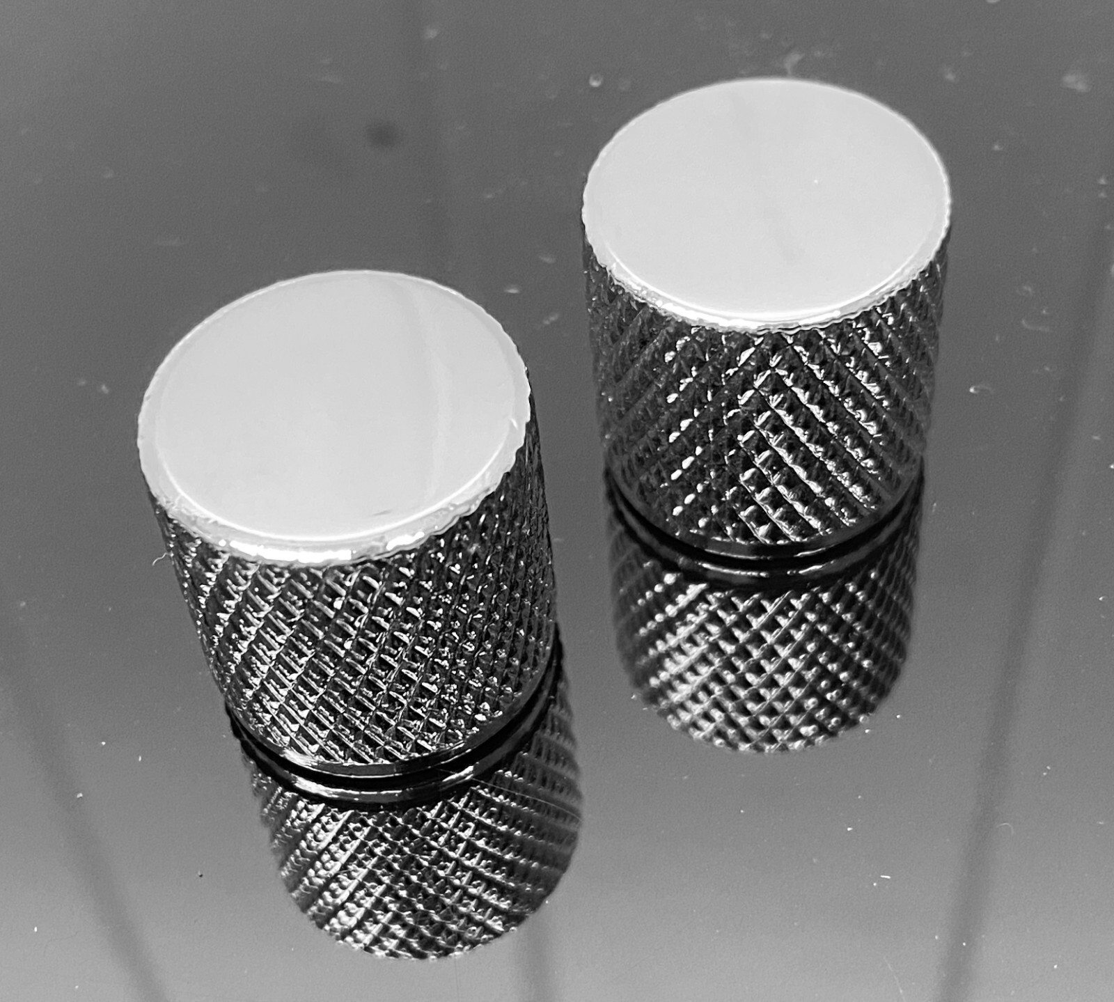 2 Fender Squier SET SCREW Chrome FLAT TOP KNOBS Tele P Bass Telecaster Precision