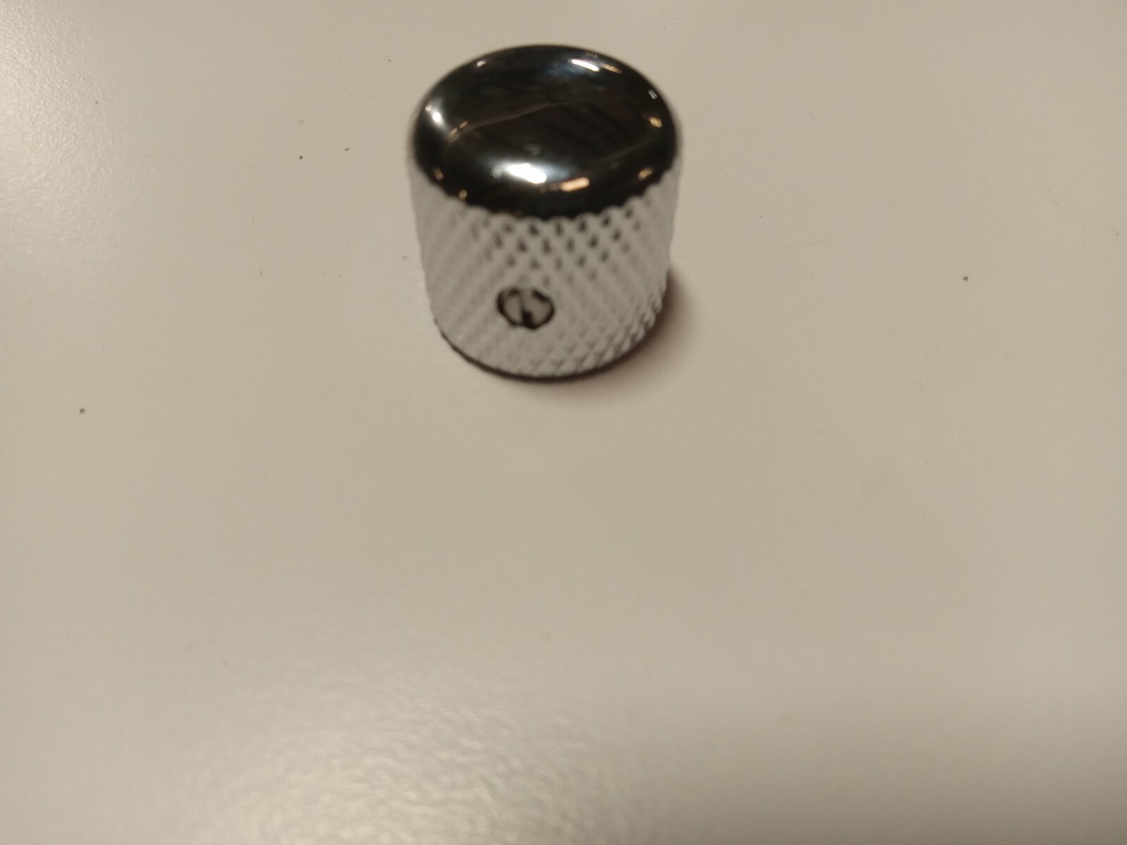 Chrome Metal Guitar Screw Style Knob – Used on the Peavey Generation Custom