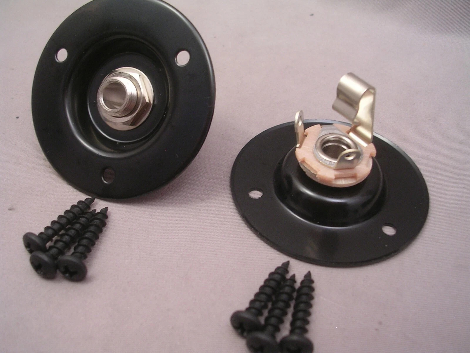 2 Speaker Cab Jack Plates, Black 2″ Round Metal w/6 Screws & 2 – 1/4″ REAN Jacks