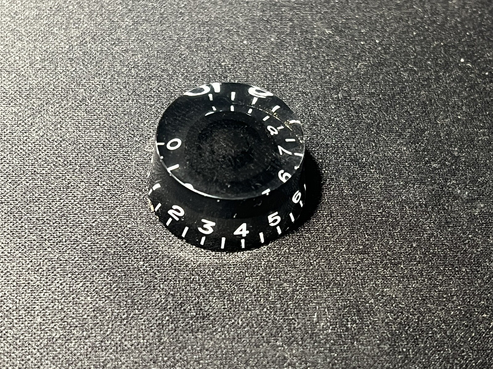 Metric 18T Spline Guitar Speed Knob BLACK/WHITE LETTERING (Bold Lettering)