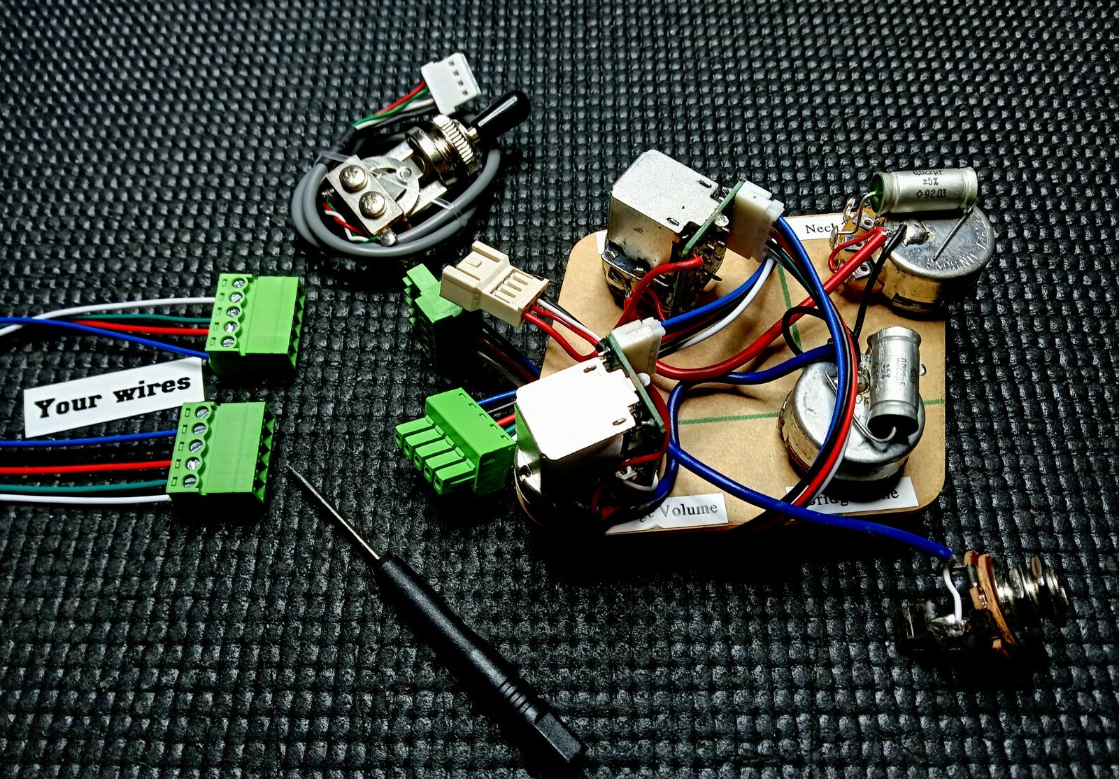 METRIC Les Paul Solderless Wiring Upgrade with Coil Splitting & Shielded cables!