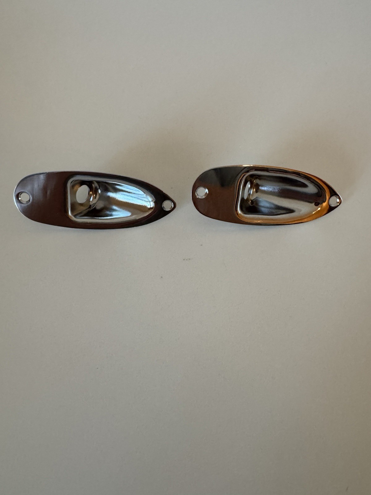ALLPARTS Jackplate for Stratocaster Guitar, AP 0610-010, Chrome, Set of 2