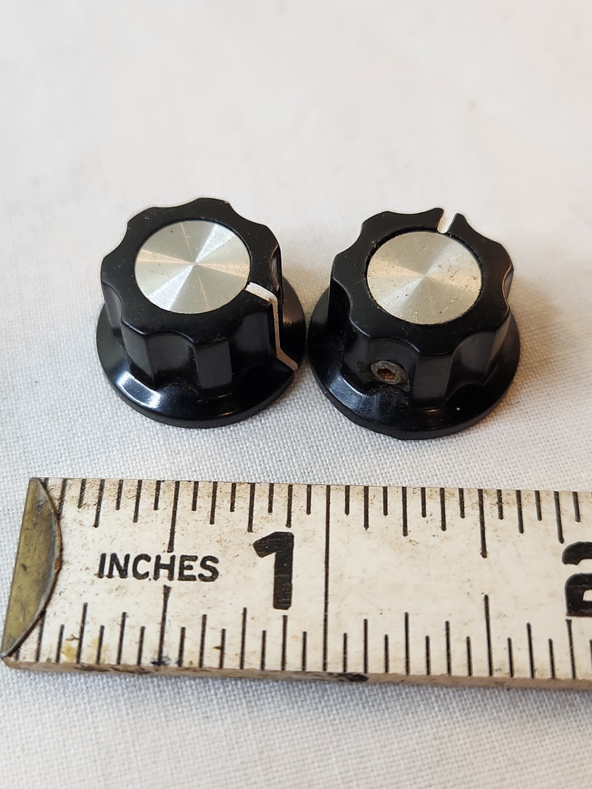 Lot of 2 Guitar/Bass/AMP Set Screw Potentiometer Knob 1/4″ Top Hat Bell Knob