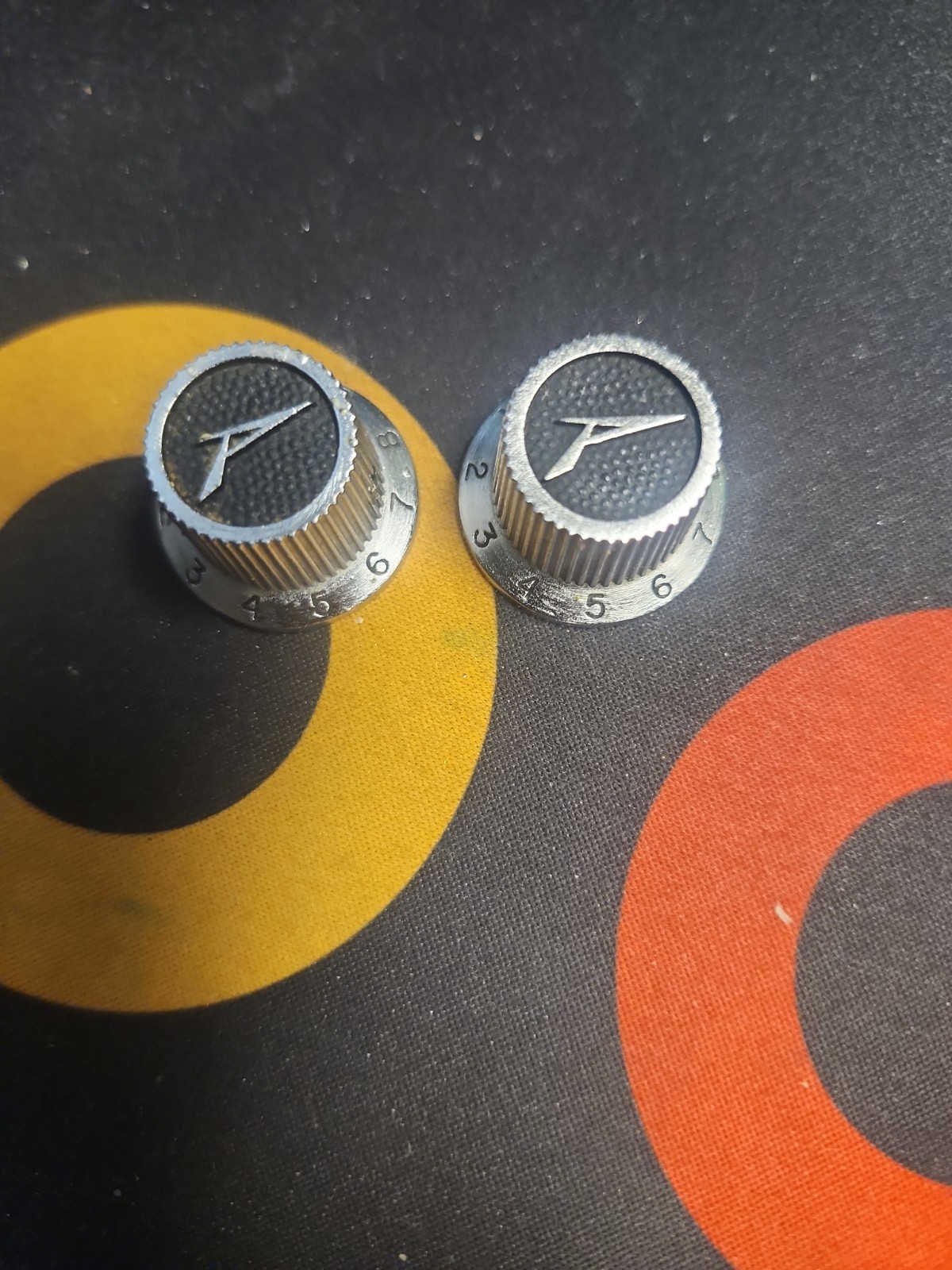 Lot Of 2 Vintage Single Peavey T-60 T-40 T-20 T-15 Guitar Bass Guitar Knobs USA