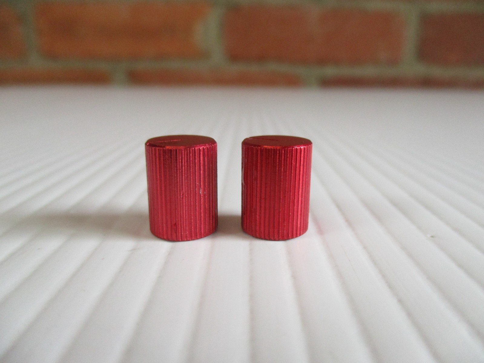 Small Red Solid Aluminum Control Knobs For HiFi Amp Guitar 1/2″ x 3/8″ Lot of 2