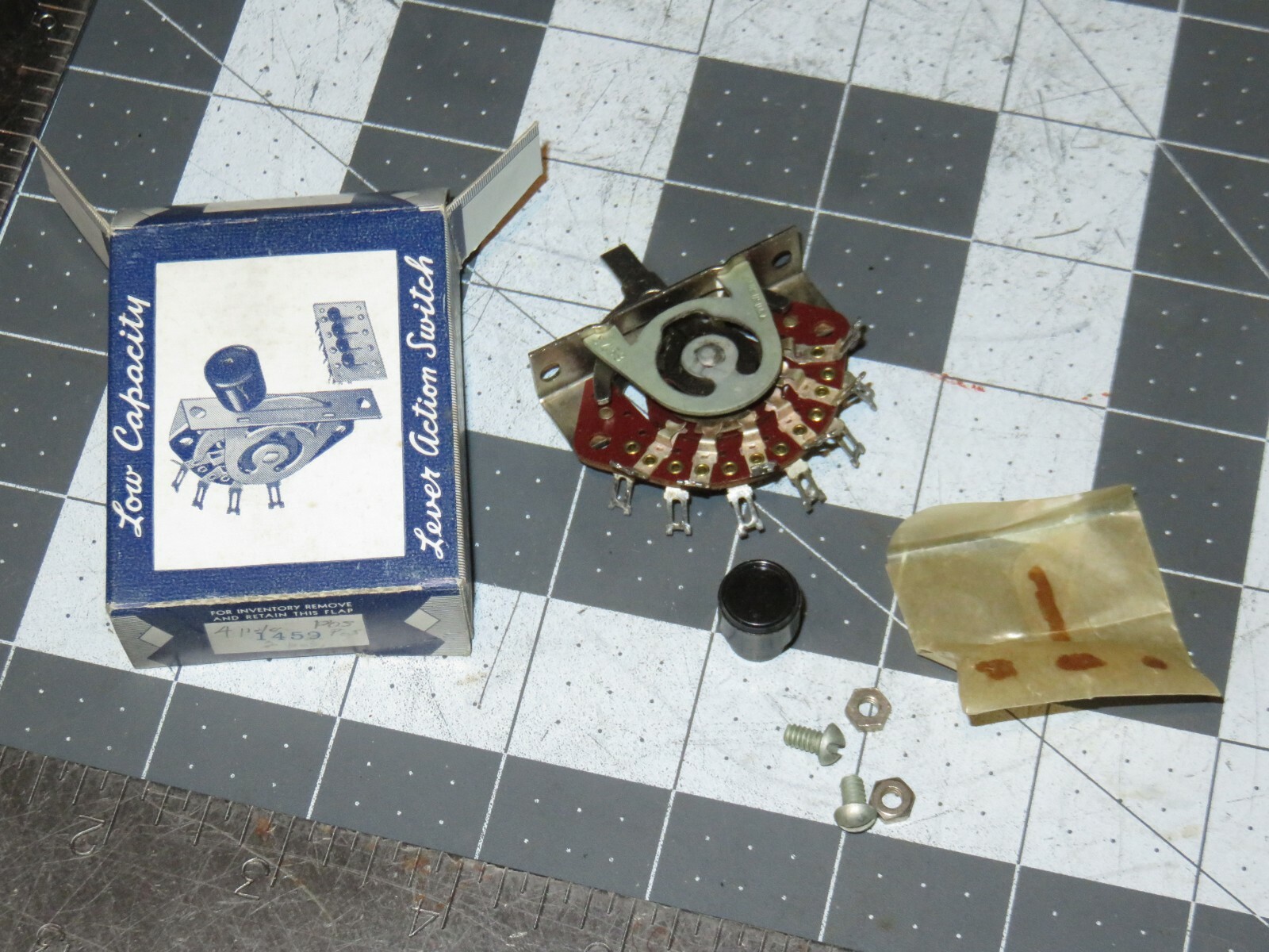 NOS CENTRALAB CRL 1459 2 position 4 POLE LOW CAPACITY LEVER ACTION SWITCH