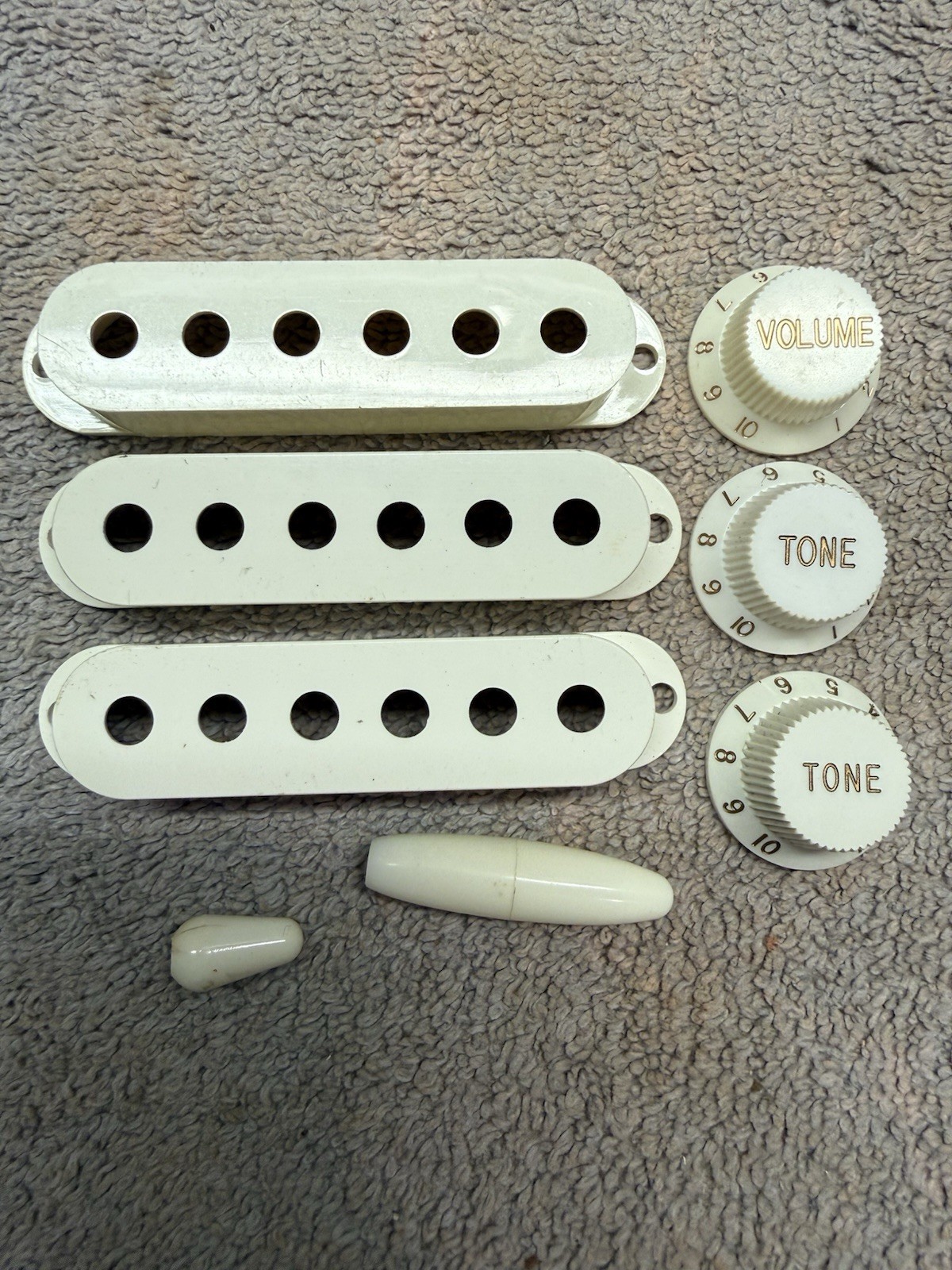 Aged White Accessory Kit for Stratocaster Pickup Covers Knobs Tips fits Fender