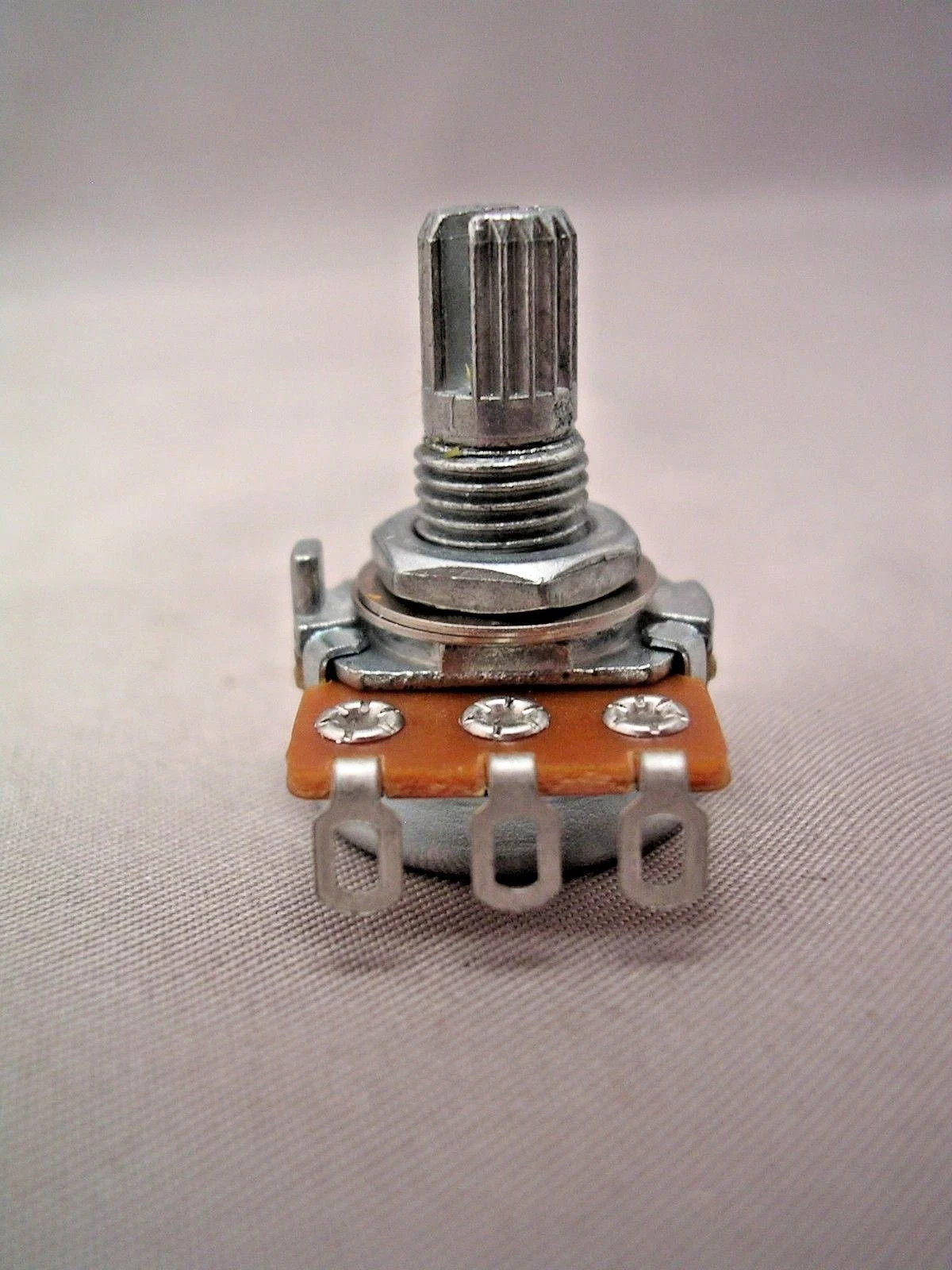 ALPHA A1M MINI POT – AUDIO TAPER – GUITAR, AMP, ETC.- Fast USA Shipping