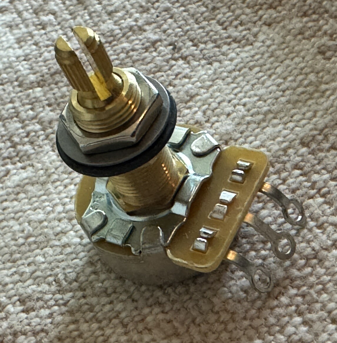 One (1) CTS TAOT Custom 500K LONG Split Shaft Audio Taper Pot 10% Tolerance #338