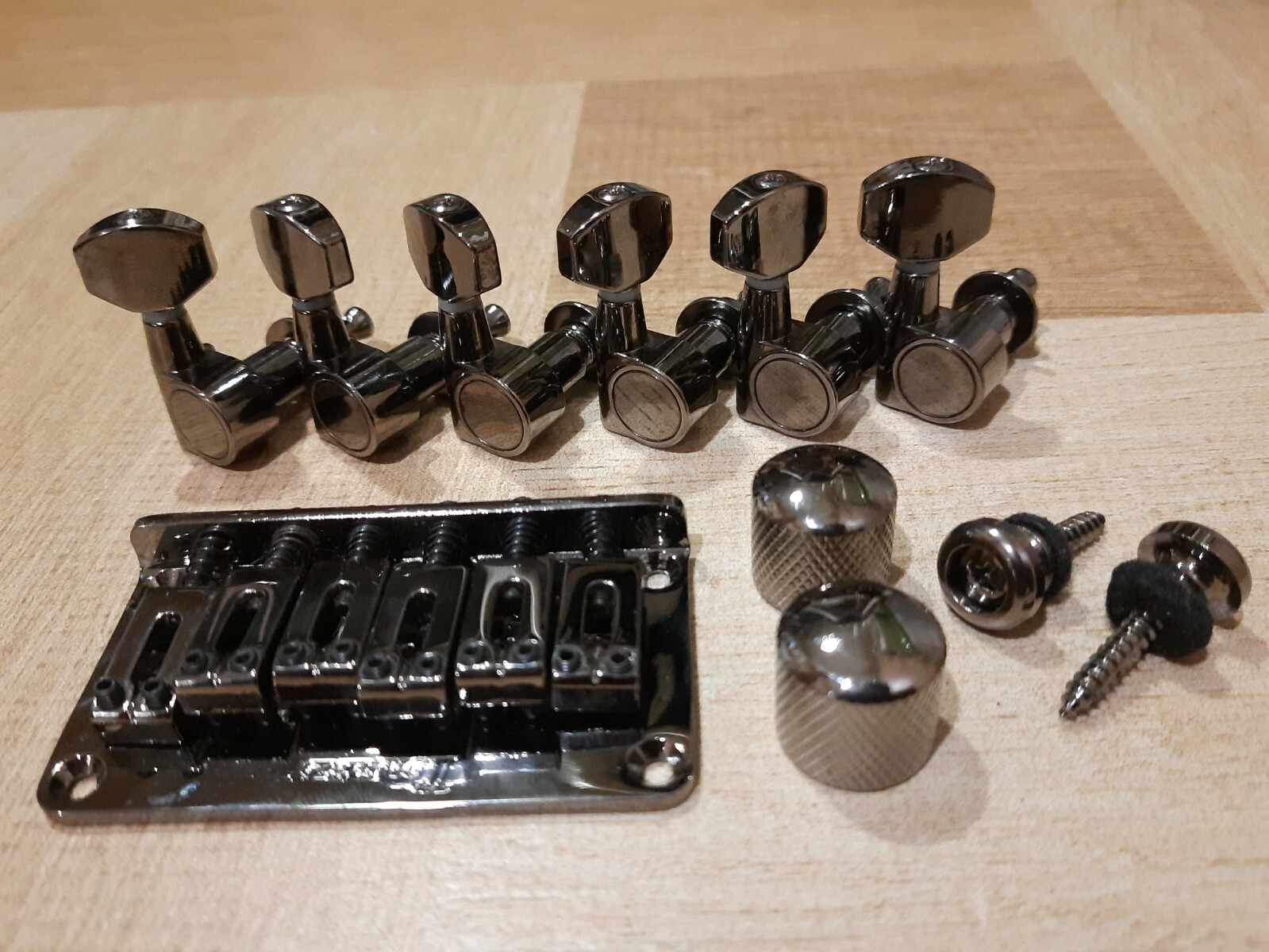 Ibanez Original Parts A SET of FIXED BRIDGE ,Tuners,Knobs & Pin Strap in CK