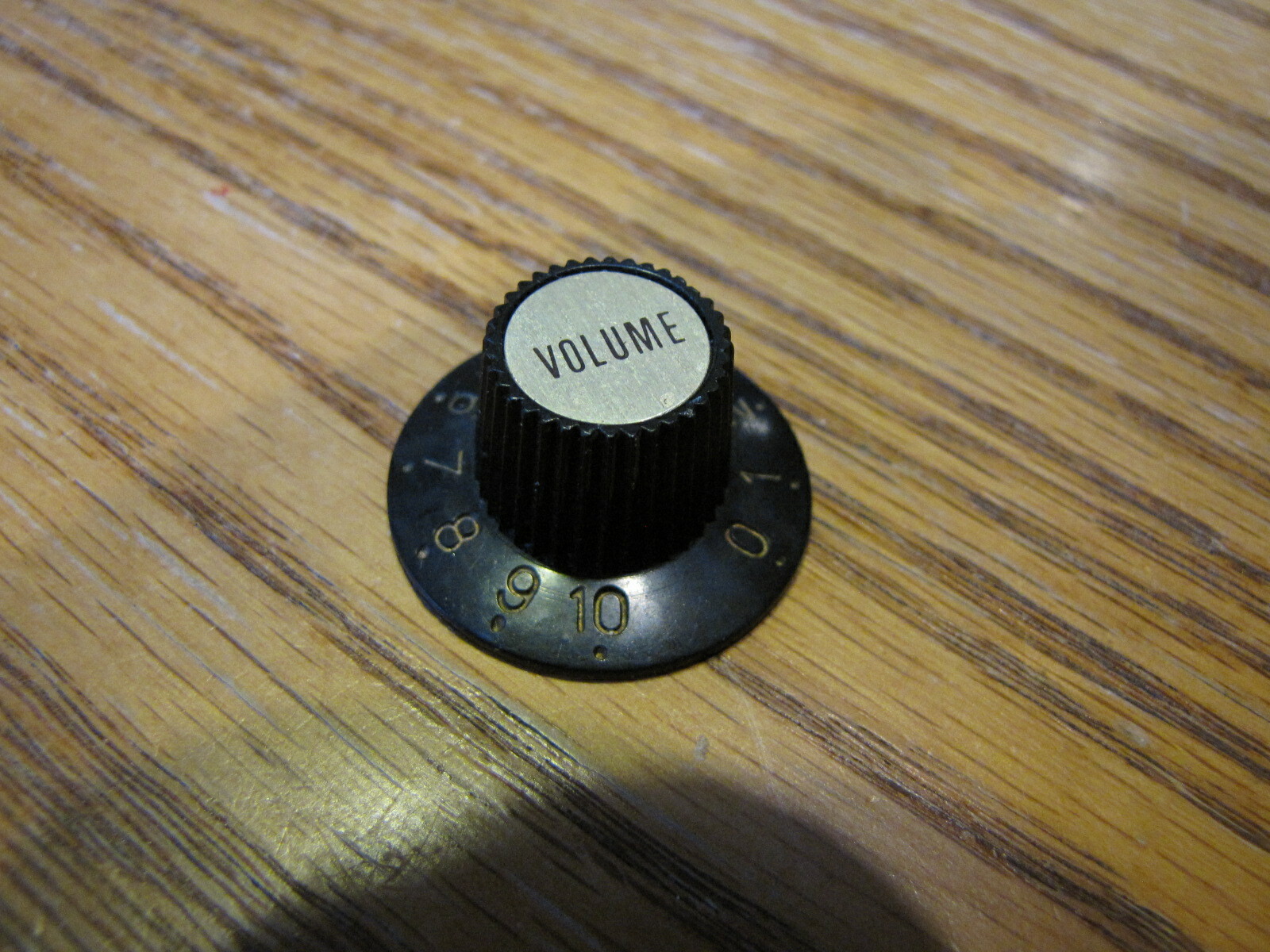 Vintage 60s MIJ Guitar Knob……….. Witch Hat……Gold Insert