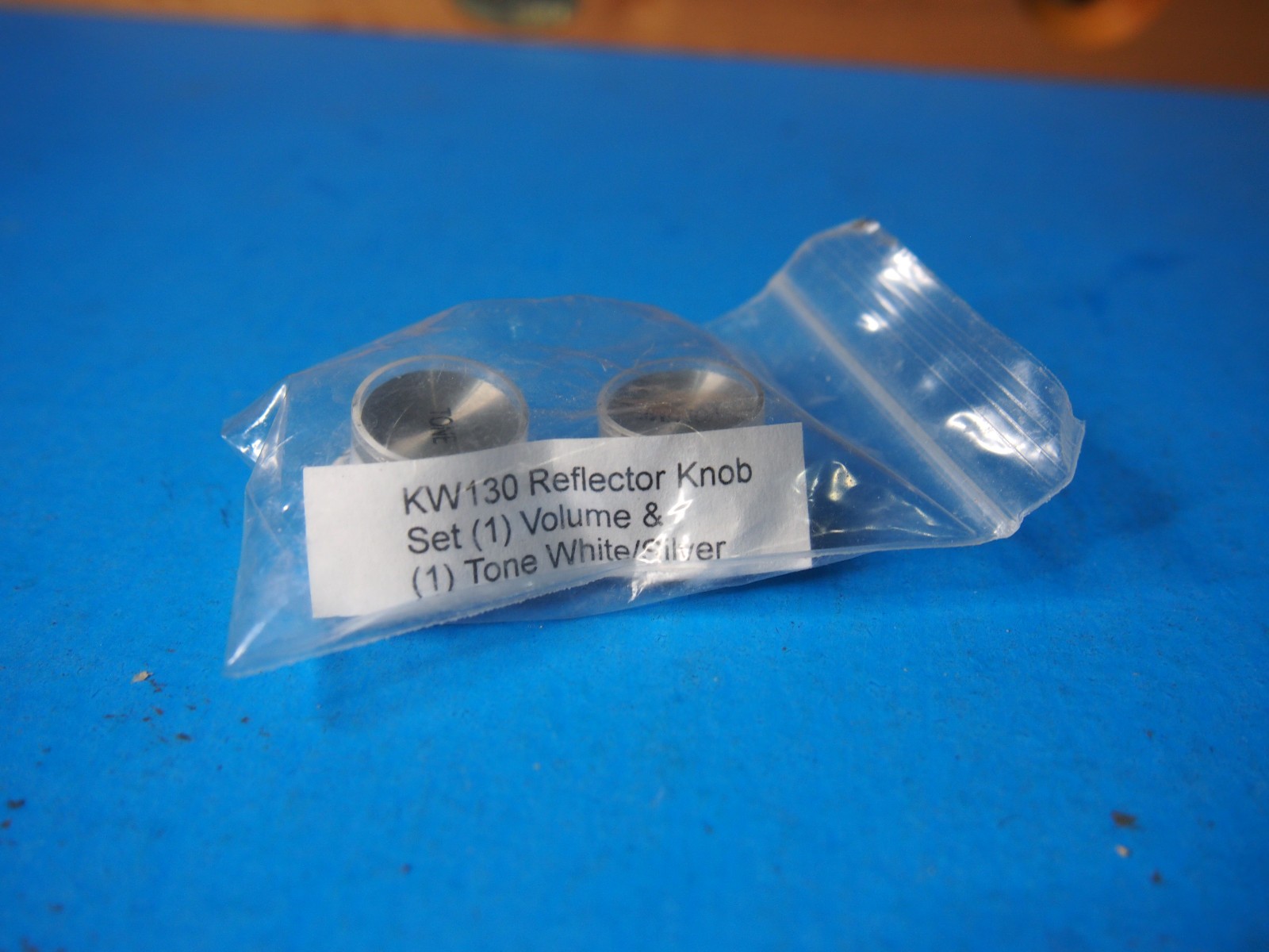 KW130 Reflector Knob Set (1) Volume & (1) Tone White/Silver f/ USA Gibson Guitar