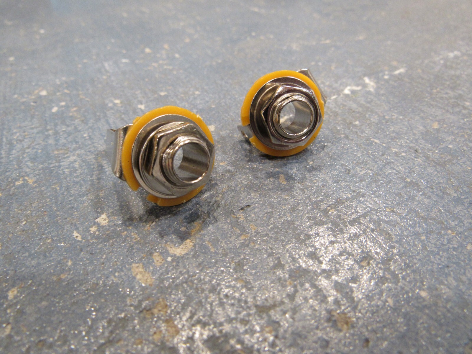 2 Mono 1/4″ Electric Guitar Input Jacks with Washer and Nut.