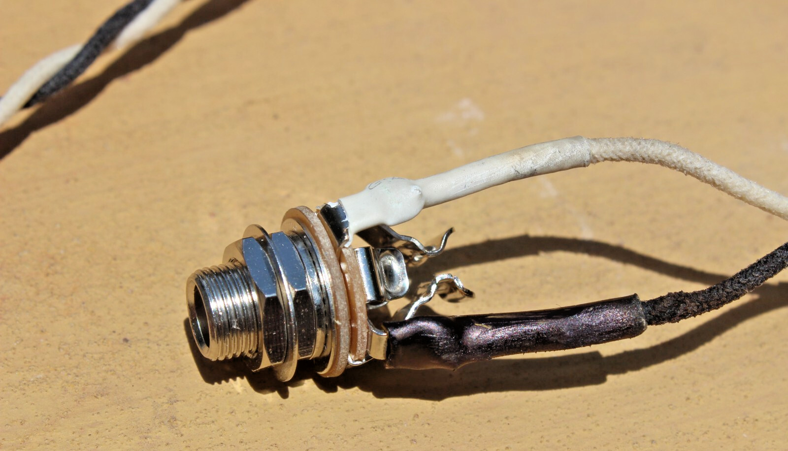 Pure Tone Mono Multi-Contact 1/4″ Nickel Output Jack & Soldered 20″ Gavitt Leads