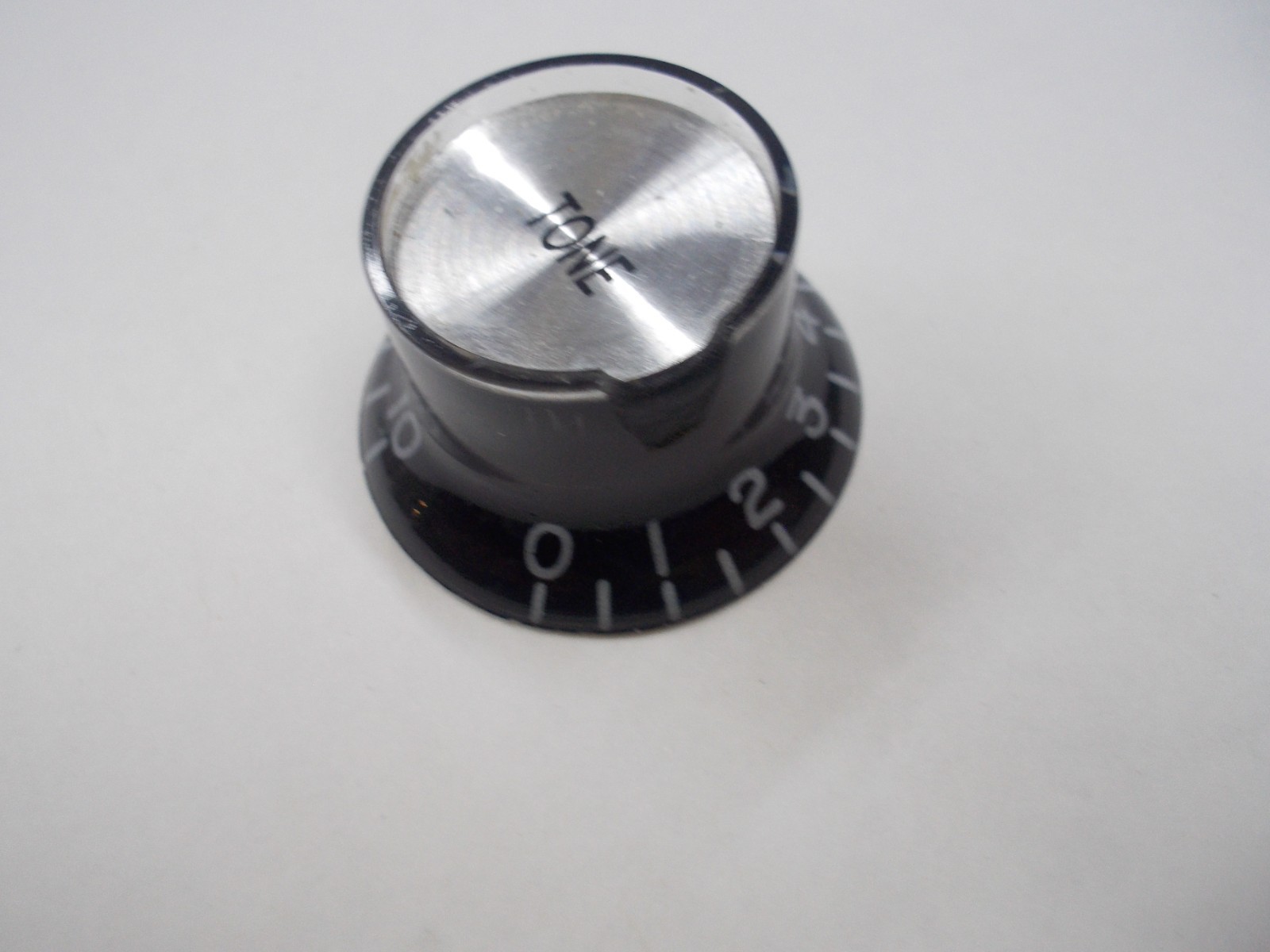 Gibson USA ES339 Custom Shop black/silver top hat volume & tone control knobs