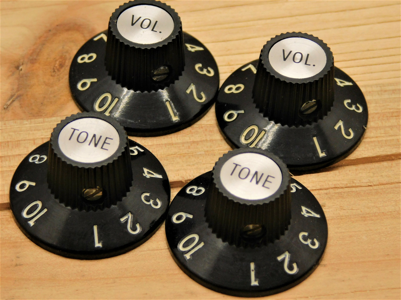 (4) BAKELITE 1-10 Volume/Tone Witch Hat Knobs for ’72 Tele 1/4″ Solid Shaft Pots