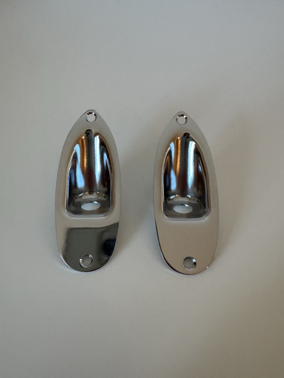 ALLPARTS Jackplate for Stratocaster Guitar, AP 0610-010, Chrome, Set of 2