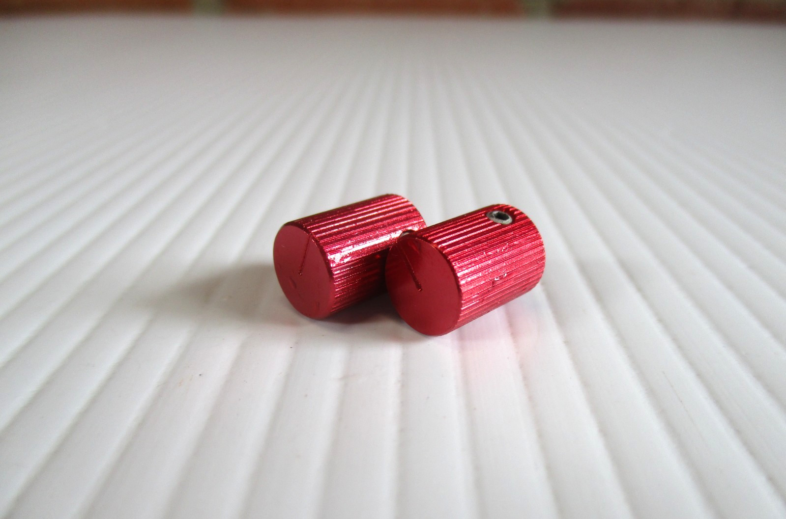 Small Red Solid Aluminum Control Knobs For HiFi Amp Guitar 1/2″ x 3/8″ Lot of 2