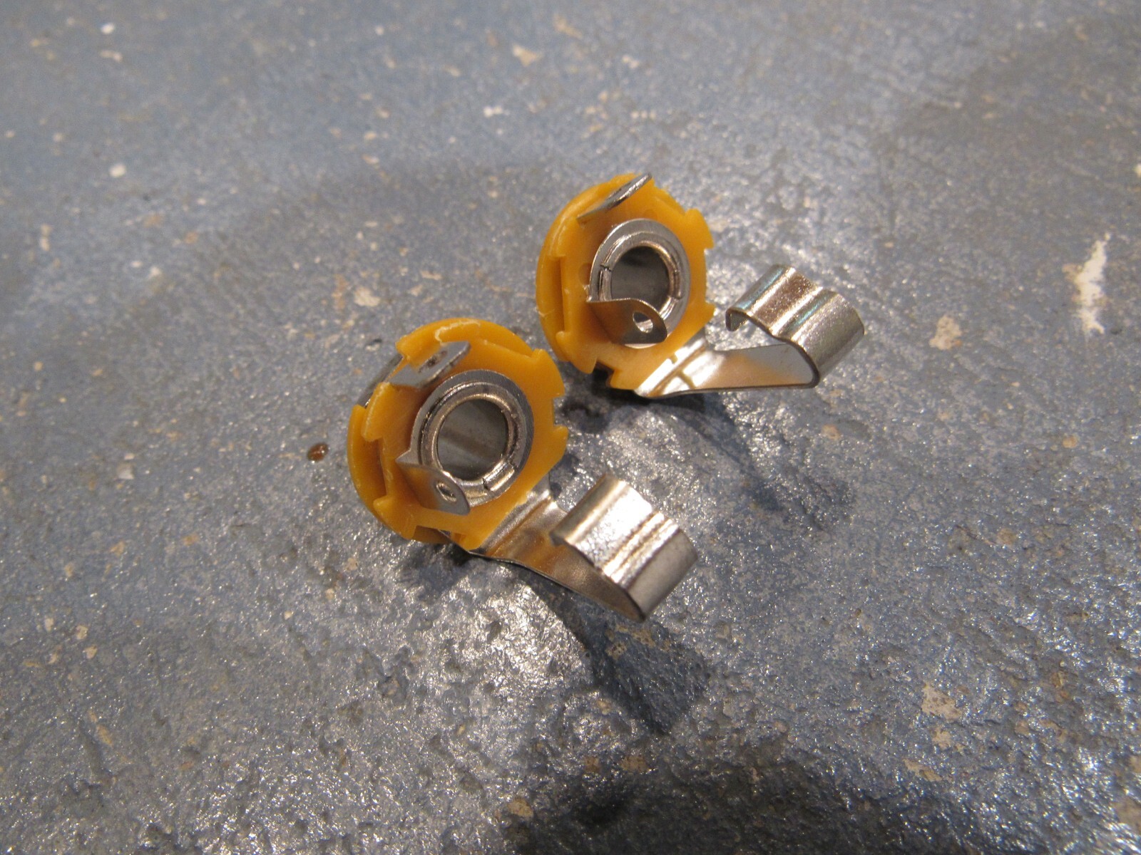 2 Mono 1/4″ Electric Guitar Input Jacks with Washer and Nut.