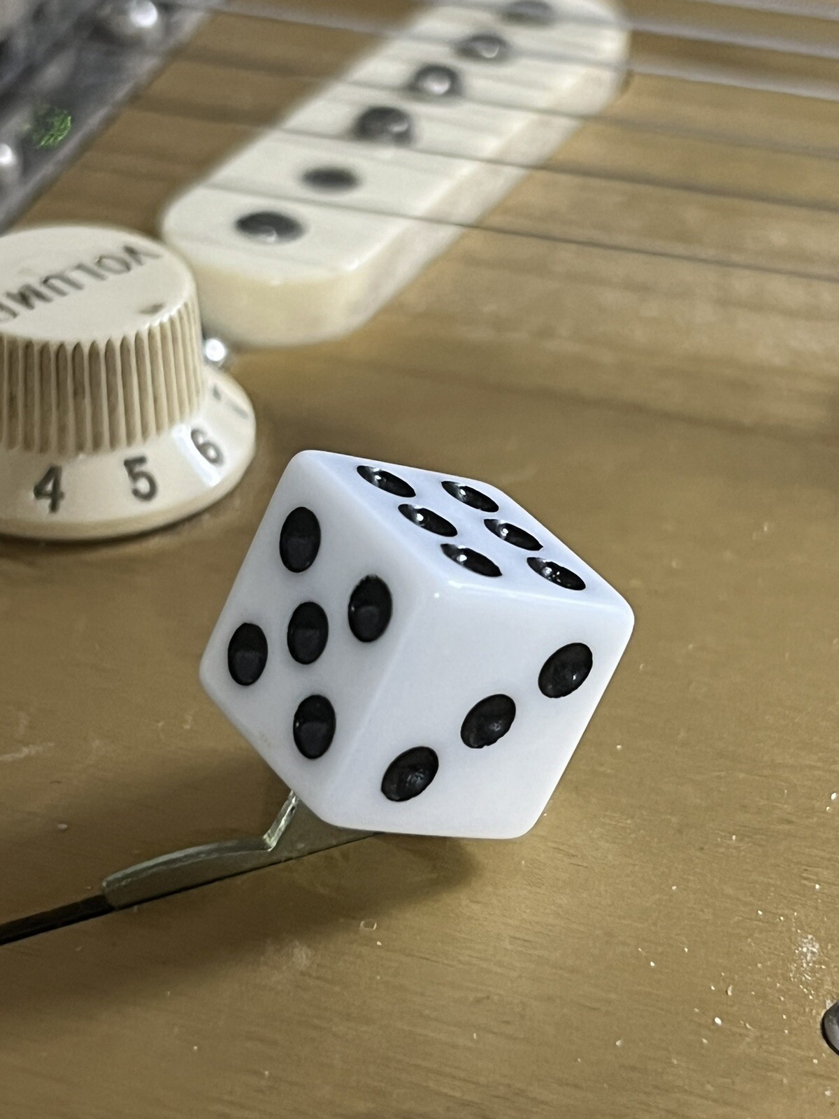 Kinnatone Dice Strat Or tele Style switch tip Blade Style White