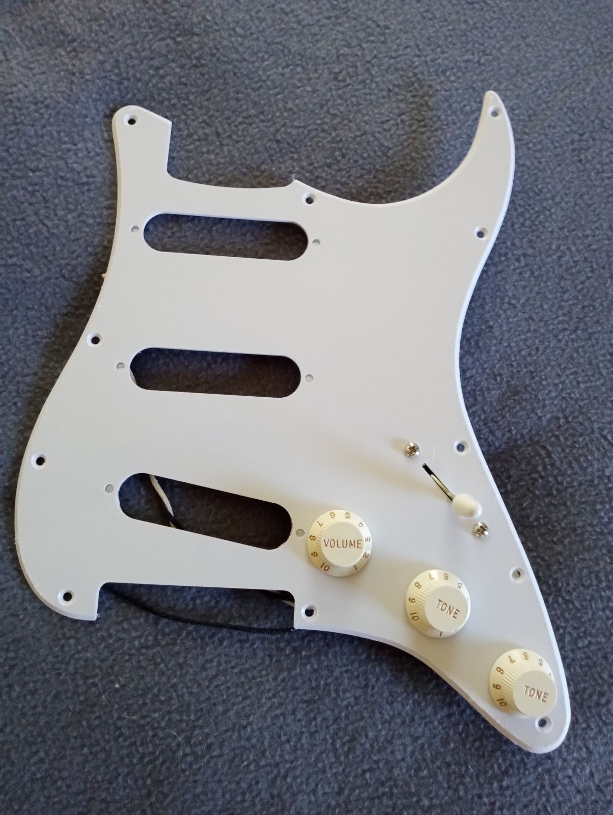 FENDER STRATOCASTER 11 HOLE PREWIRED PICKGUARD READY FOR PICKUPS BRAND NEW