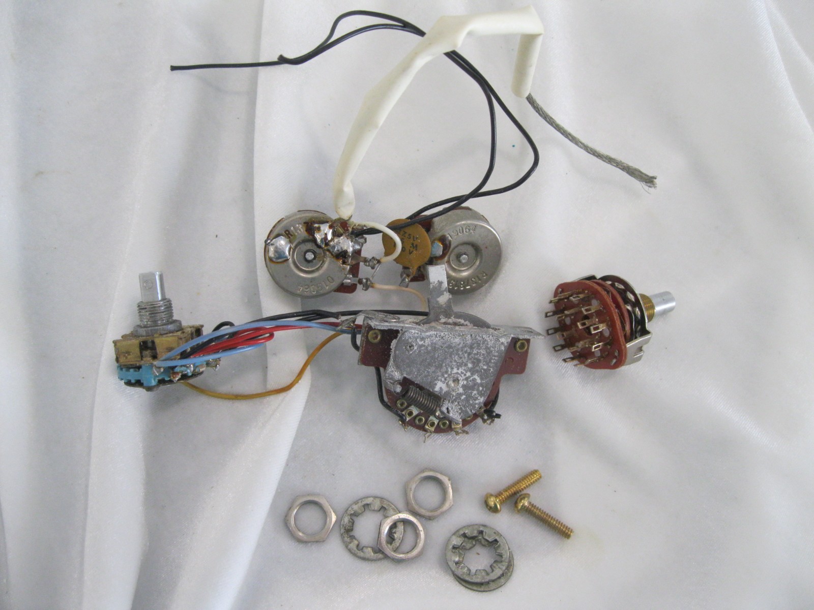 1981-1982 Fender The Strat Vintage Pots Wiring HARNESS Stratocaster Bad Rotary