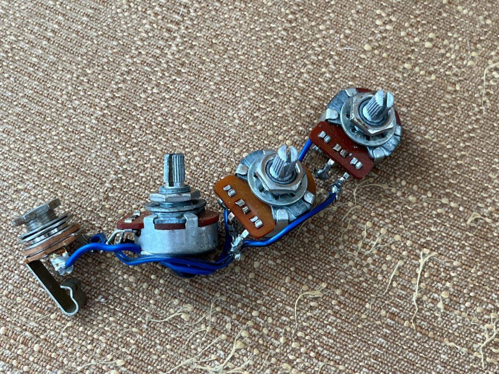 set 1981 Fender Jazz bass pots harness jack Mustang Stratocaster