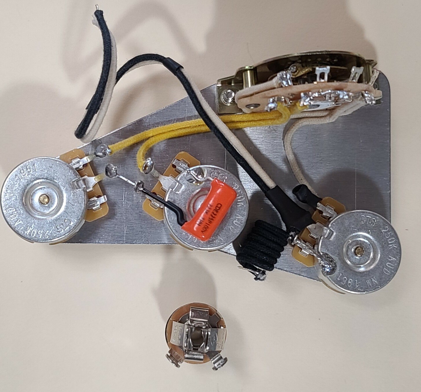 Fender Stratocaster Drop-in Wiring Harness – CTS, PureTone, Gavitt